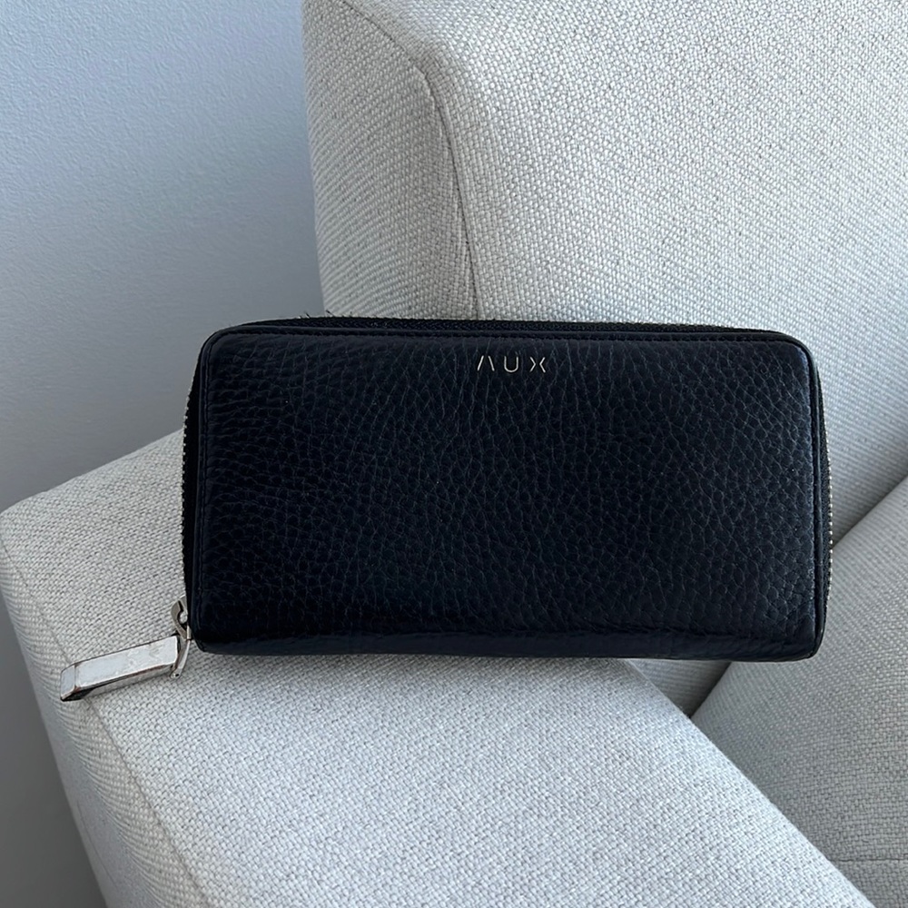 Auxiliary wallet